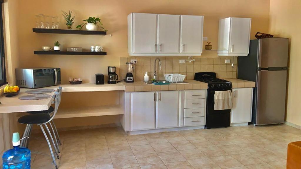 Beachfront Apartment With Swimming Pool. One Bedroom Селестун Экстерьер фото
