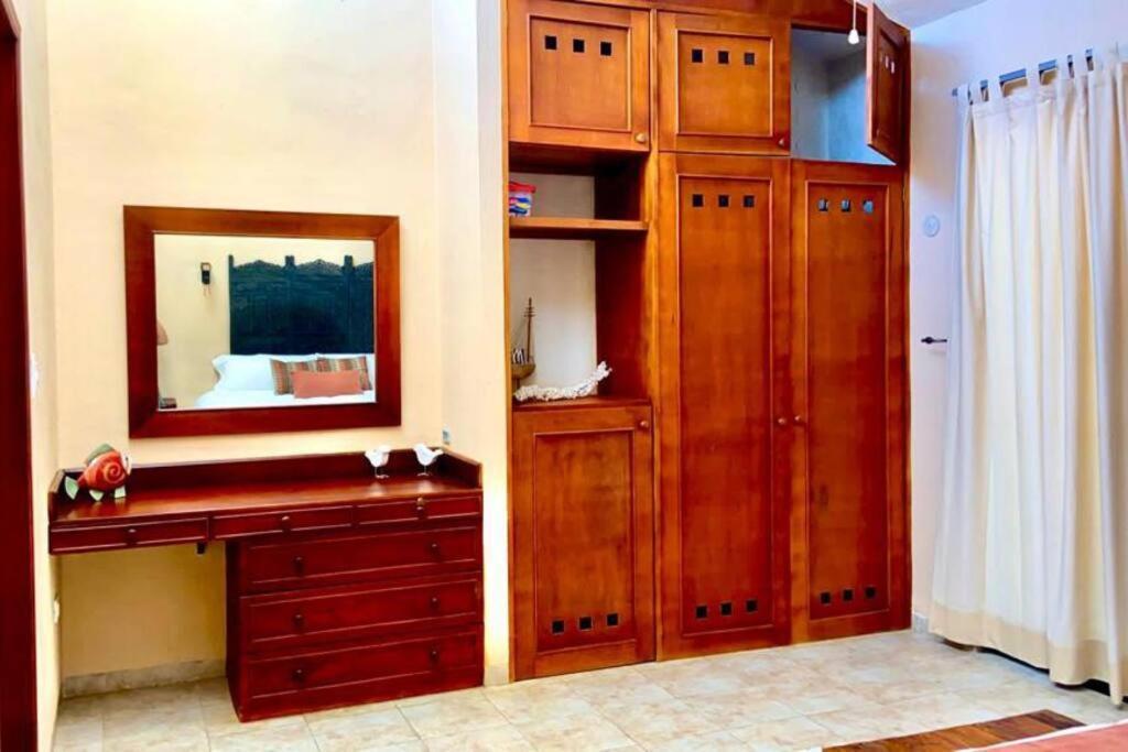 Beachfront Apartment With Swimming Pool. One Bedroom Селестун Экстерьер фото