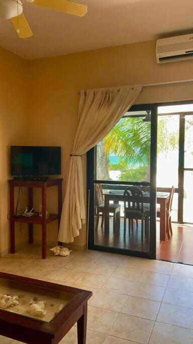 Beachfront Apartment With Swimming Pool. One Bedroom Селестун Экстерьер фото
