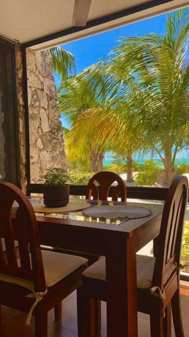 Beachfront Apartment With Swimming Pool. One Bedroom Селестун Экстерьер фото